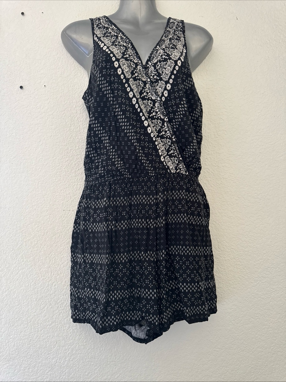 Mossimo Supply Co. Black and White Printed Sleeveless V-Neck Romper
